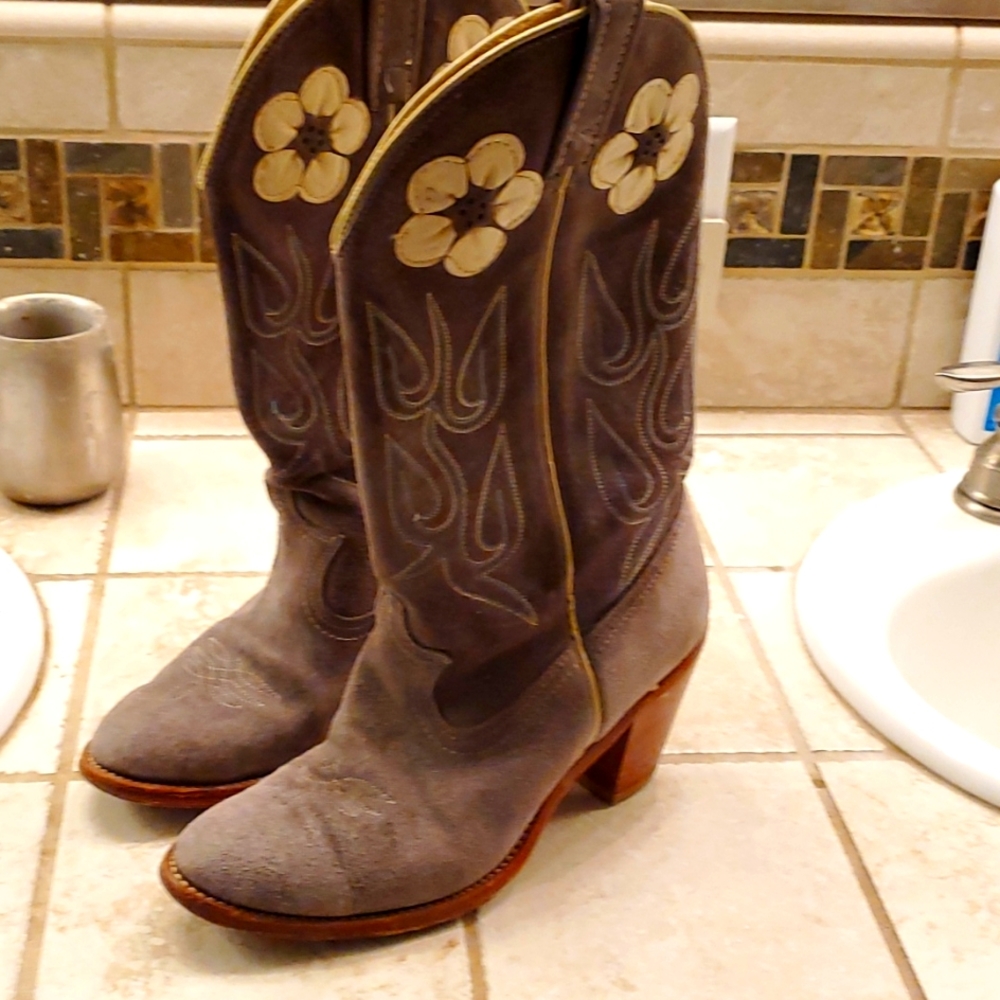 Leather flowered cowboy boots